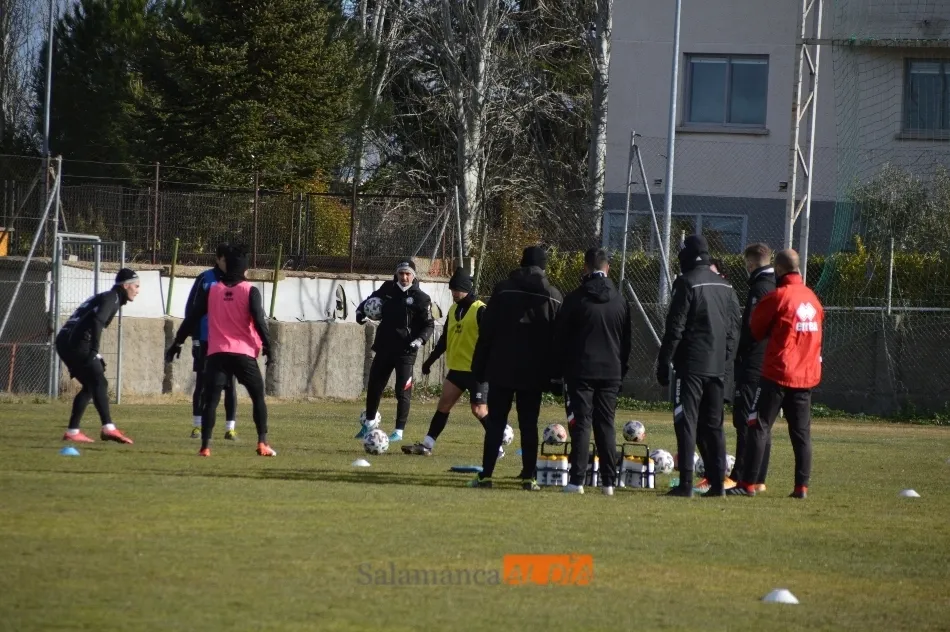 Foto 11 - Unionistas vuelve a entrenar en el Anexo con &Iacute;&ntilde;igo Mu&ntilde;oz ya a las &oacute;rdenes de Hern&aacute;n