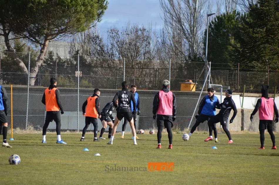Foto 7 - Unionistas vuelve a entrenar en el Anexo con &Iacute;&ntilde;igo Mu&ntilde;oz ya a las &oacute;rdenes de Hern&aacute;n