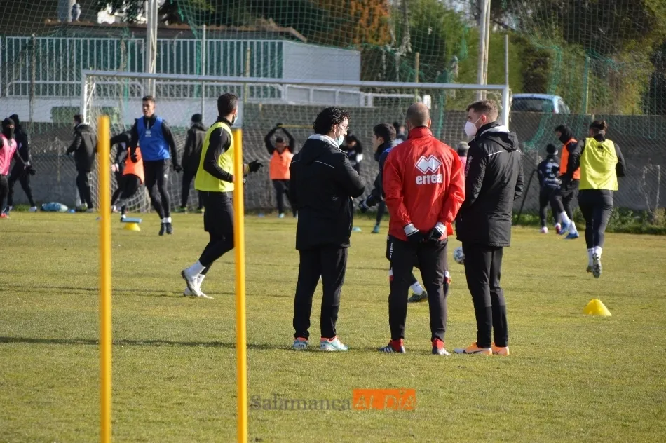 Foto 3 - Unionistas vuelve a entrenar en el Anexo con &Iacute;&ntilde;igo Mu&ntilde;oz ya a las &oacute;rdenes de Hern&aacute;n