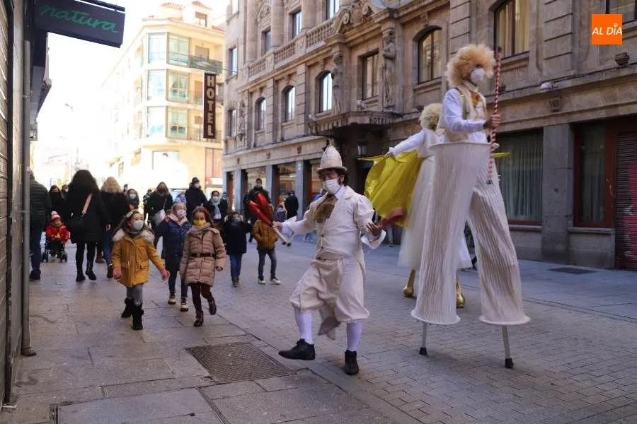 Foto 6 - Los Carteros Reales protagonizan el &uacute;ltimo pasacalles de estas Navidades