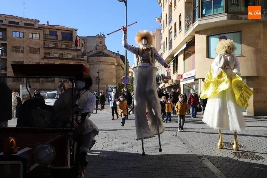 Foto 3 - Los Carteros Reales protagonizan el &uacute;ltimo pasacalles de estas Navidades