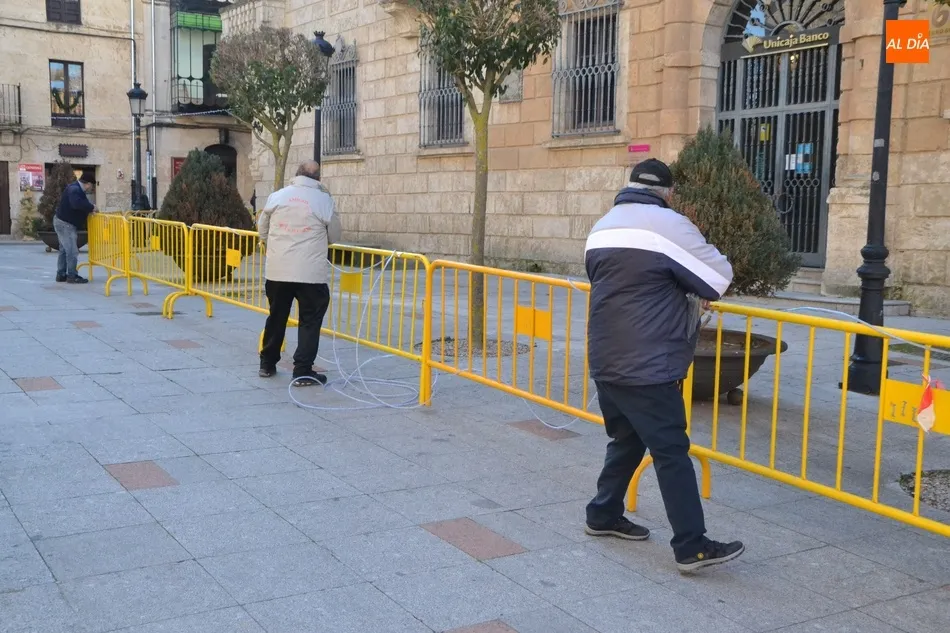 Foto 4 - Ma&ntilde;ana de preparativos en la Plazuela del Conde para la adoraci&oacute;n a los Magos  