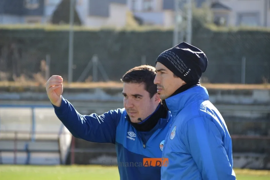 Javier Guillén y Alan Zamora, ex del Ribert, en el entrenamiento de este martes del filial