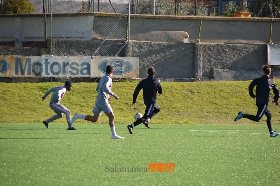 Foto 4 - El Salamanca UDS &lsquo;B&rsquo; gana al Juvenil Regional en un entretenido amistoso a modo de...
