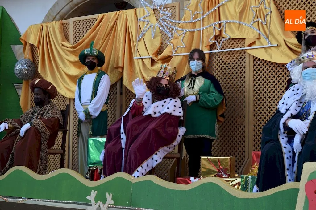 Foto 8 - La ilusi&oacute;n por ver a los Reyes Magos puede con todo