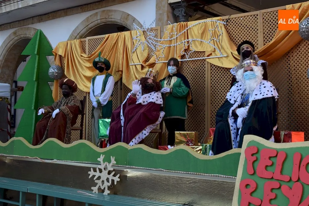 Foto 7 - La ilusi&oacute;n por ver a los Reyes Magos puede con todo