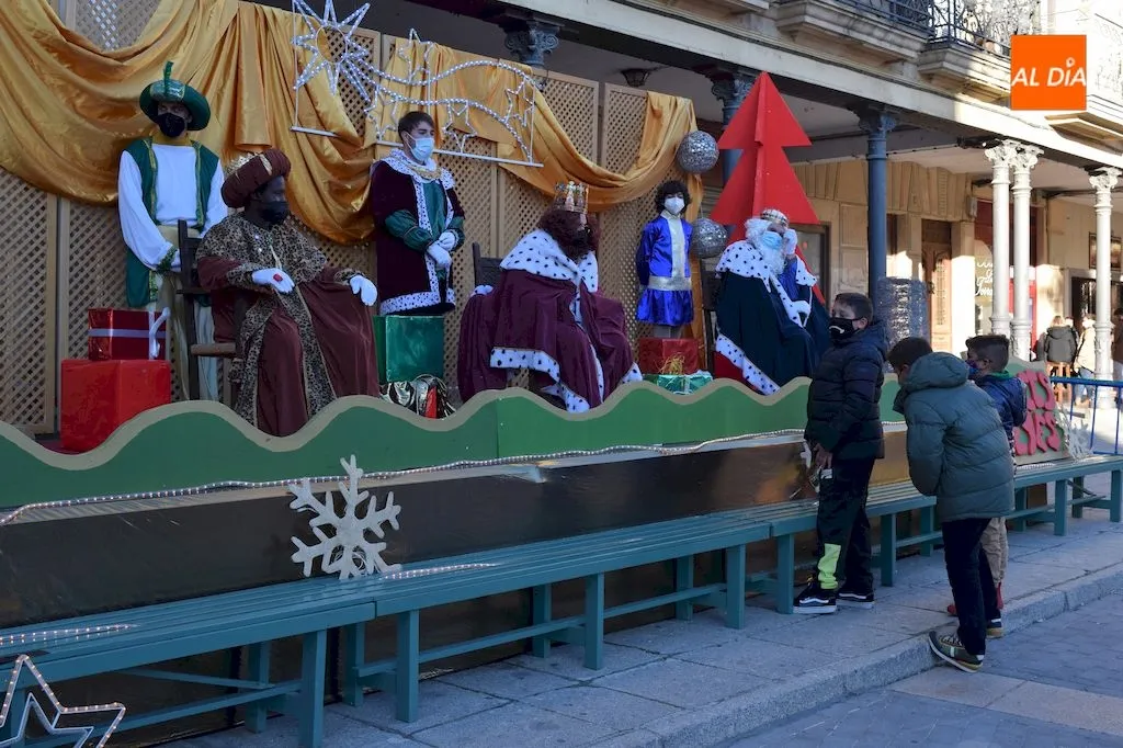 Foto 4 - La ilusi&oacute;n por ver a los Reyes Magos puede con todo