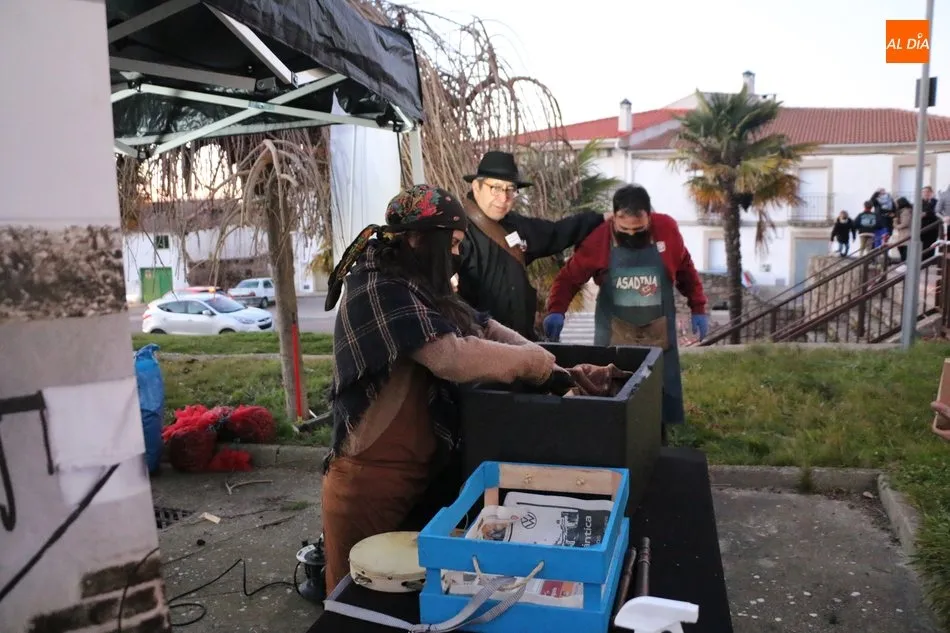 Foto 8 - Los Reyes Magos dejan sus regalos a los ni&ntilde;os de Villarino