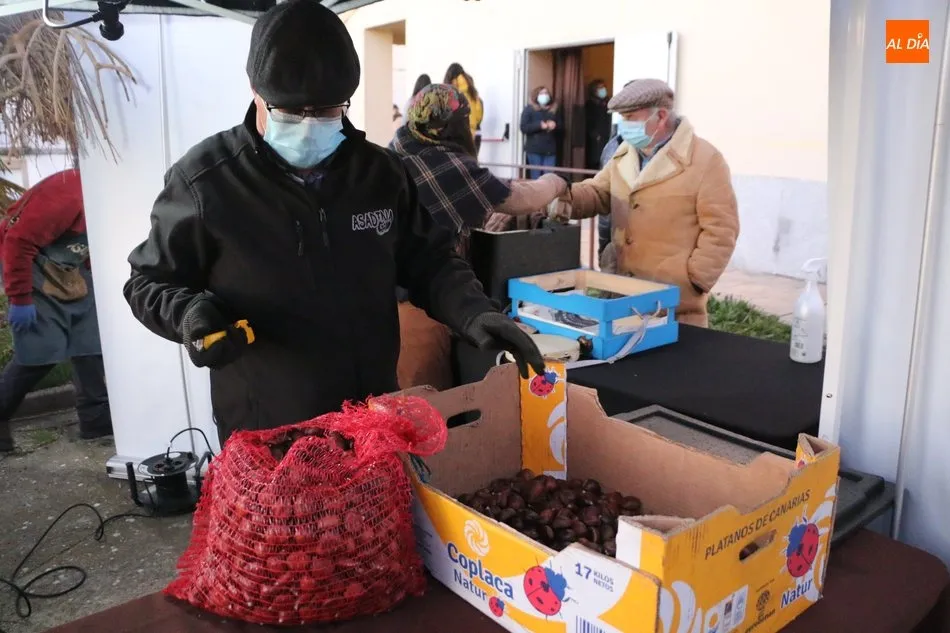 Foto 4 - Los Reyes Magos dejan sus regalos a los ni&ntilde;os de Villarino