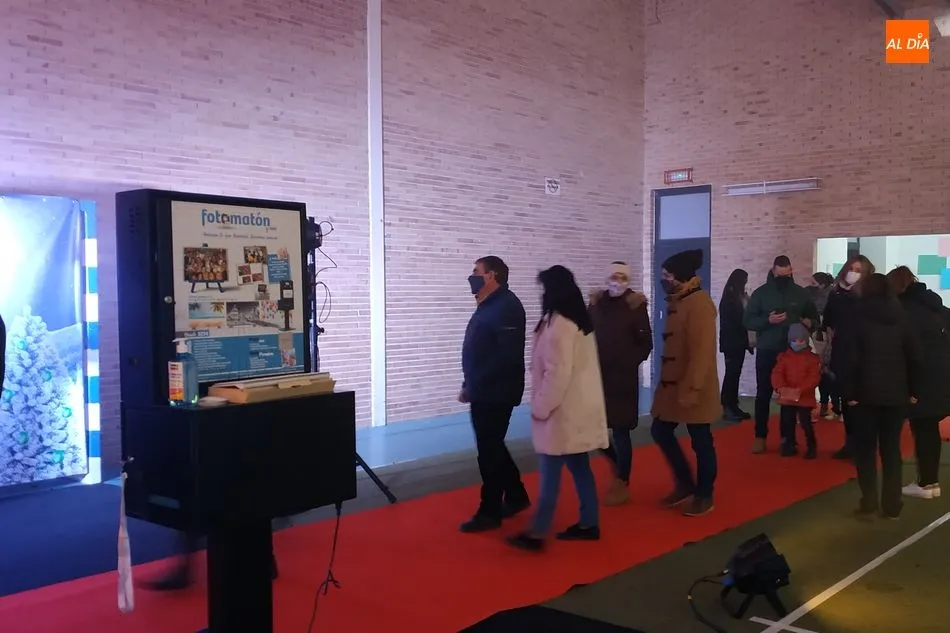 Foto 4 - Los Reyes Magos ya est&aacute;n en B&eacute;jar saludando a los ni&ntilde;os en una cabalgata est&aacute;tica