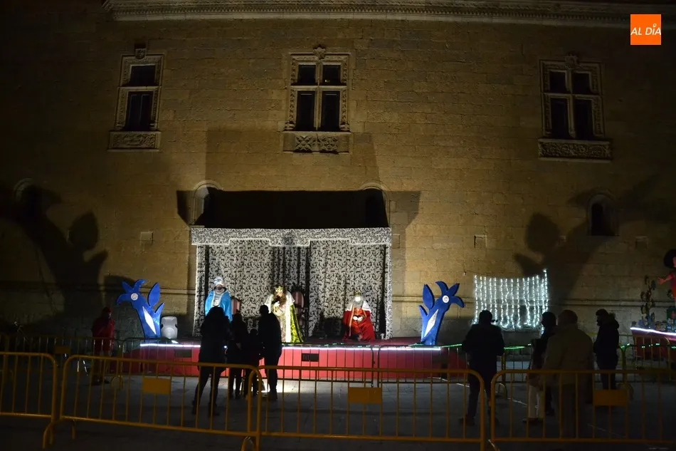 Foto 11 - Los Reyes Magos reciben el cari&ntilde;o de miles de mirobrigenses pese a no poder desfilar por la ciudad ...