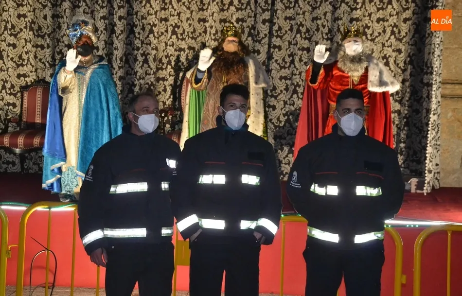 Foto 6 - Los Reyes Magos reciben el cari&ntilde;o de miles de mirobrigenses pese a no poder desfilar por la ciudad ...
