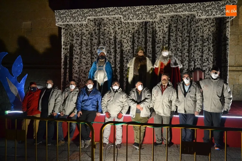 Foto 3 - Los Reyes Magos reciben el cari&ntilde;o de miles de mirobrigenses pese a no poder desfilar por la ciudad ...