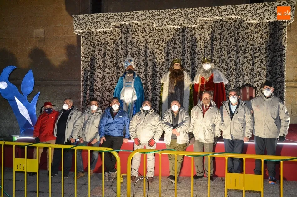 Foto 2 - Los Reyes Magos reciben el cari&ntilde;o de miles de mirobrigenses pese a no poder desfilar por la ciudad ...