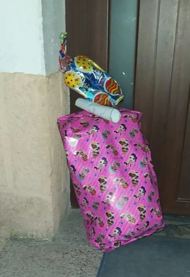 Foto 2 - Los ni&ntilde;os de Valderrodrigo reciben los regalos de los Reyes Magos  