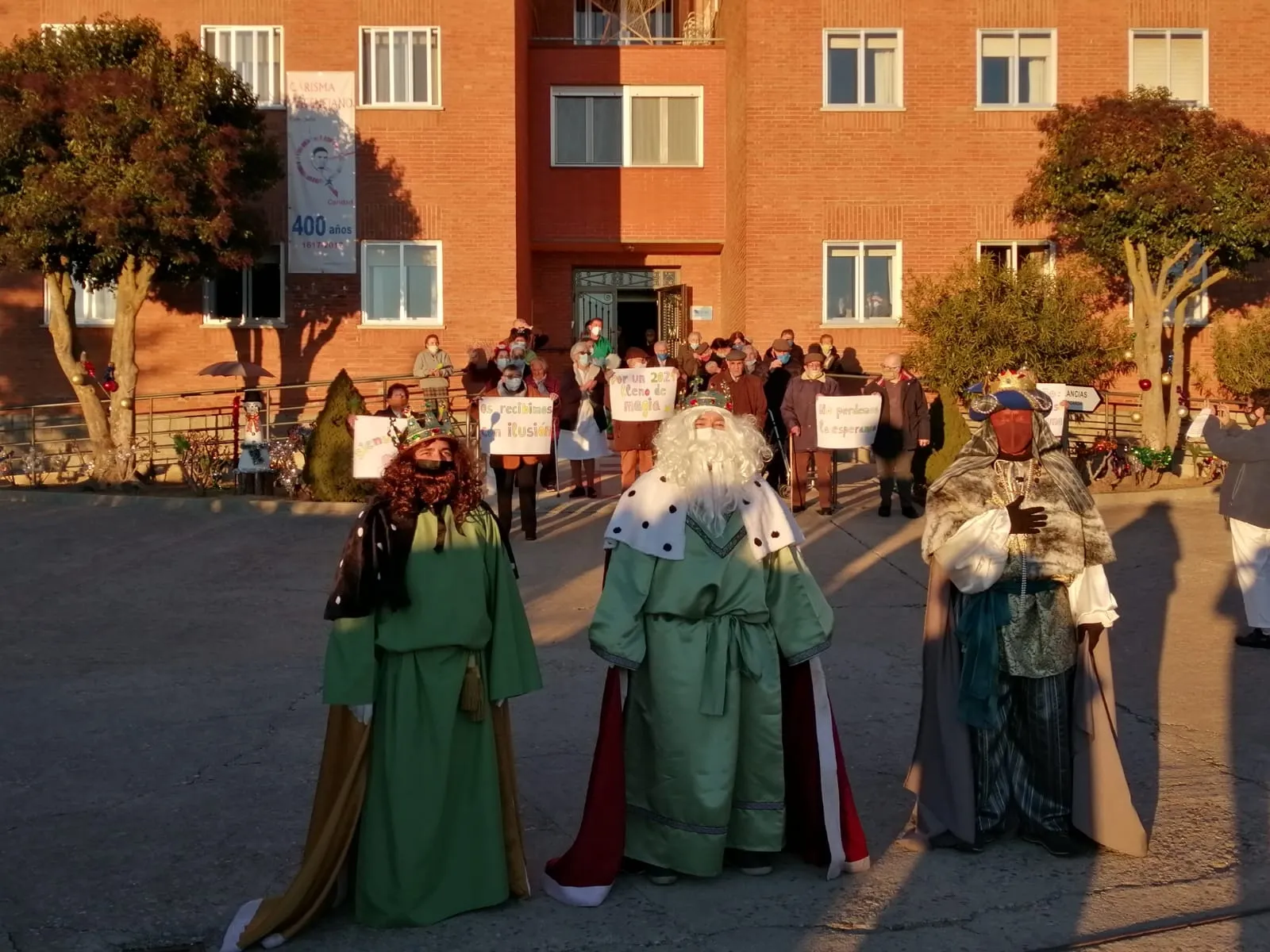 Foto 2 - Mensajes de esperanza e ilusi&oacute;n para recibir a los Reyes Magos en Macotera