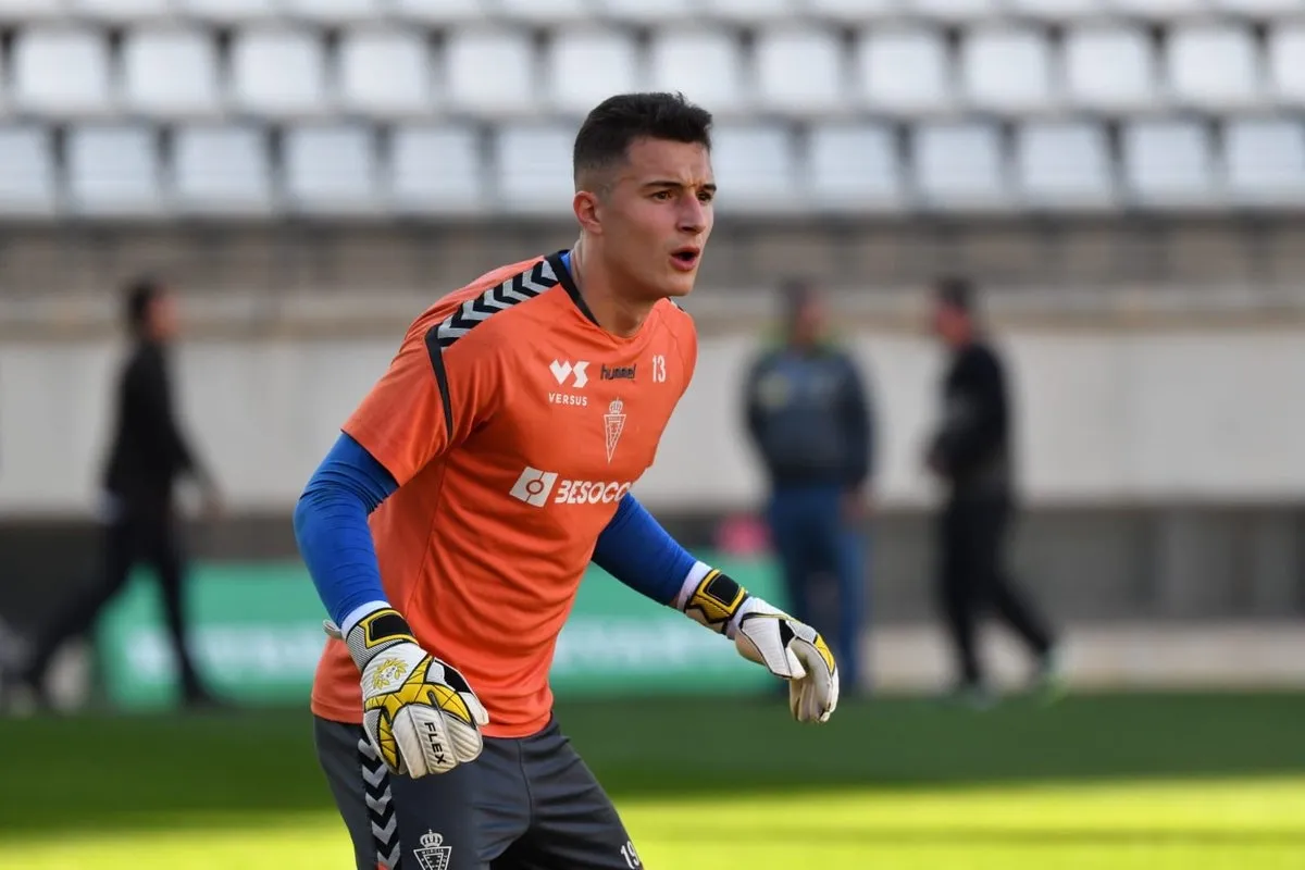 Foto 2 - Tanis pone rumbo al Salamanca UDS y el club ya ha contactado con Boris Garr&oacute;s