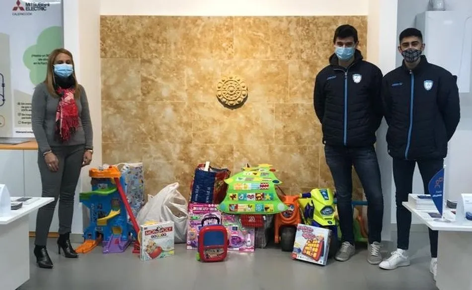 Foto 4 - YMCA entrega los juguetes de Reyes a los ni&ntilde;os de sus programas sociales