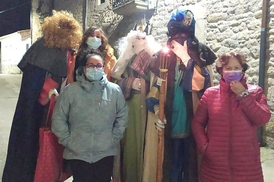 Foto 8 - Los Reyes Magos dejan sus regalos a los ni&ntilde;os de Cip&eacute;rez