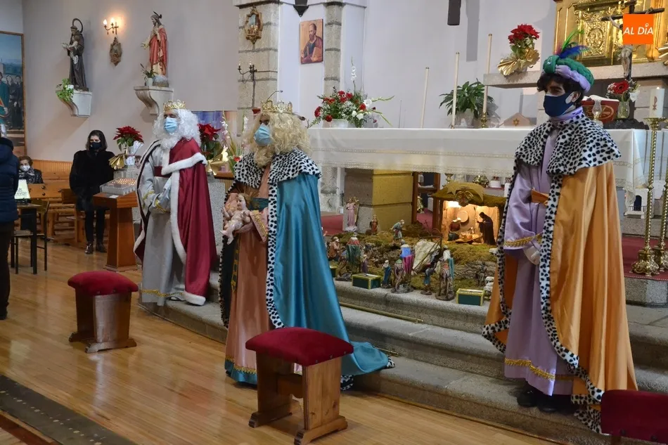 Foto 10 - Los Reyes Magos adoran al Ni&ntilde;o Jes&uacute;s en San Crist&oacute;bal antes de marcharse de Mir&oacute;briga  