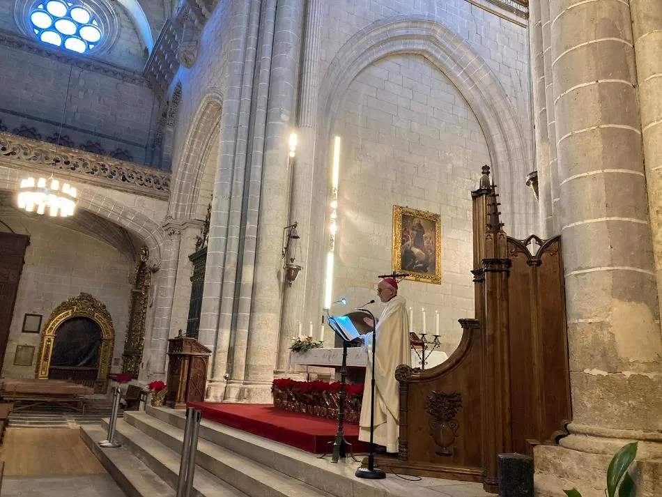 Foto 2 - Jes&uacute;s Garc&iacute;a Burillo preside en la Catedral la misa de la Solemnidad de la Epifan&iacute;a del Se&ntilde;or  