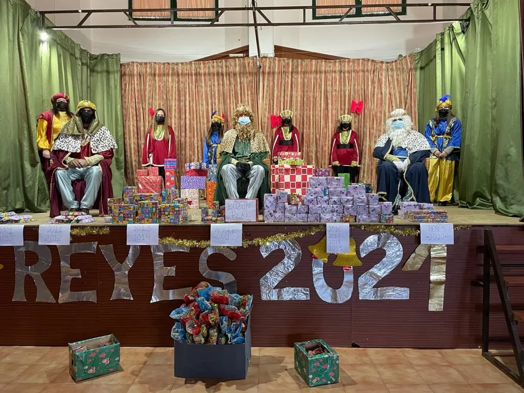 Foto 2 - Visita a los Reyes Magos en el multiusos de Villoruela  
