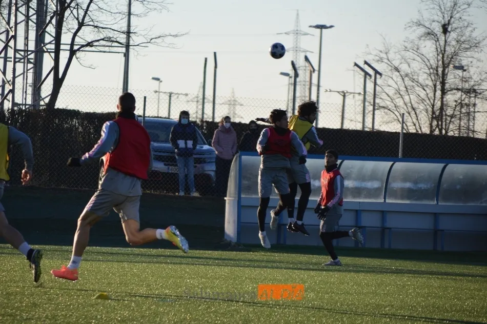 Foto 10 - Sergio Ayala ya est&aacute; en Salamanca&hellip;&nbsp;pero no entrena a las &oacute;rdenes de Escobar