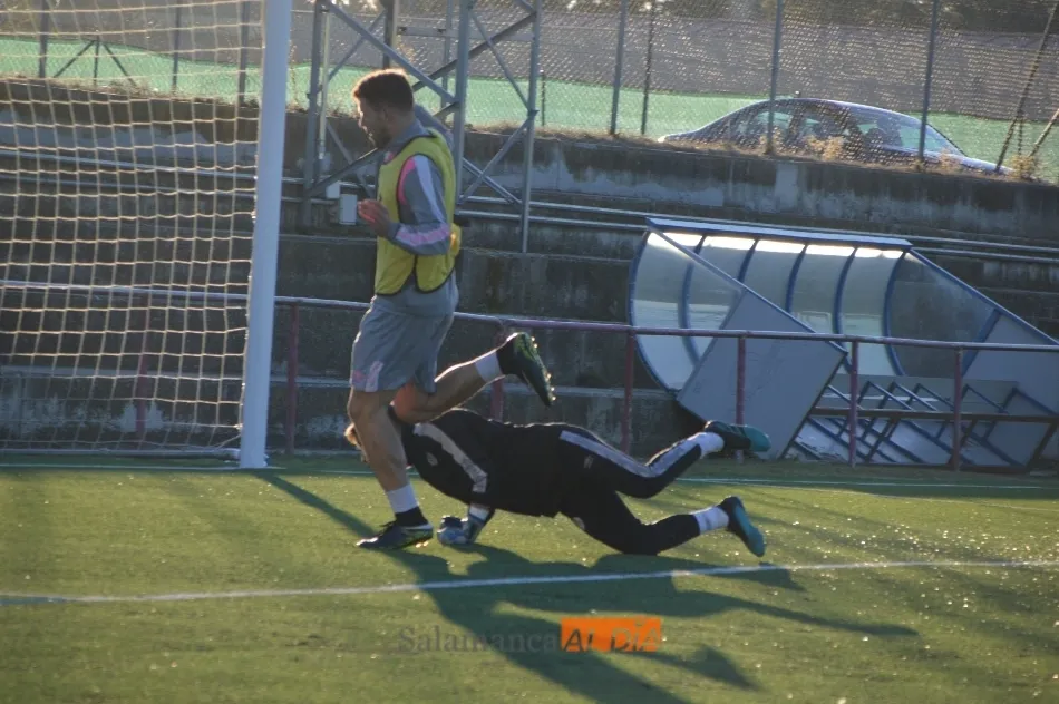 Foto 9 - Sergio Ayala ya est&aacute; en Salamanca&hellip;&nbsp;pero no entrena a las &oacute;rdenes de Escobar