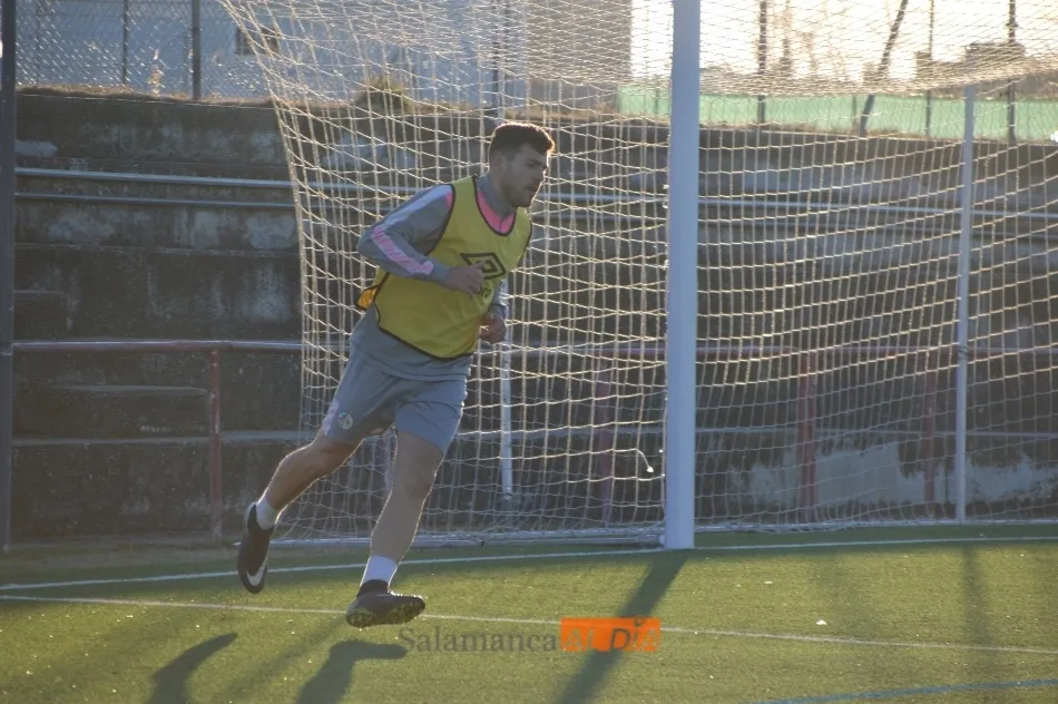Foto 8 - Sergio Ayala ya est&aacute; en Salamanca&hellip;&nbsp;pero no entrena a las &oacute;rdenes de Escobar