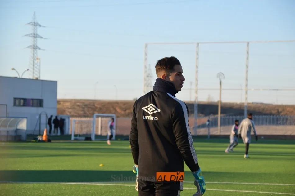 Foto 4 - Sergio Ayala ya est&aacute; en Salamanca&hellip;&nbsp;pero no entrena a las &oacute;rdenes de Escobar