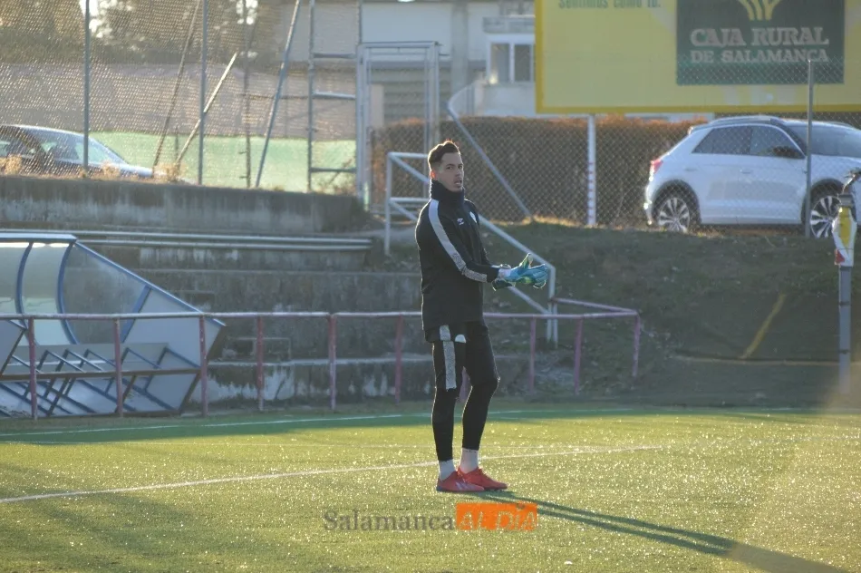 Foto 3 - Sergio Ayala ya est&aacute; en Salamanca&hellip;&nbsp;pero no entrena a las &oacute;rdenes de Escobar