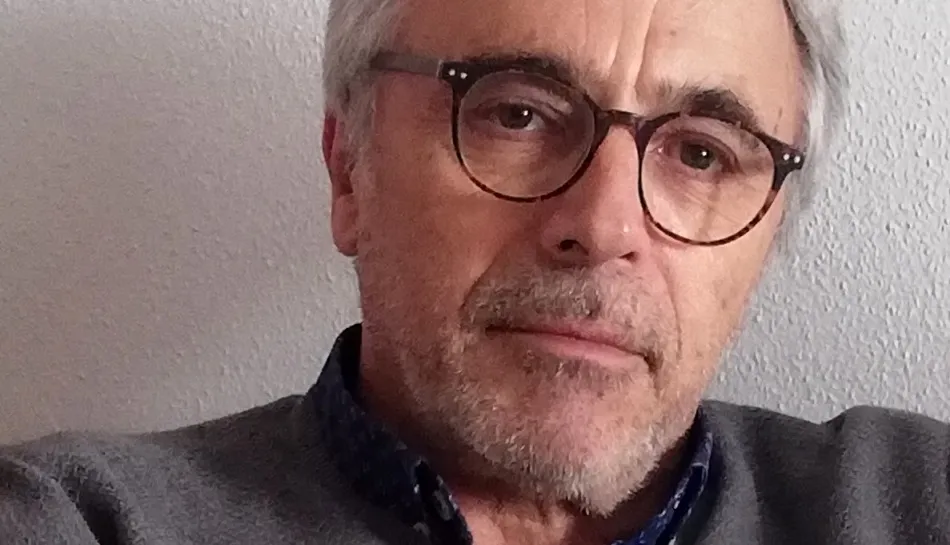 Manuel Holgado Martín, profesor salmantino jubilado y autor de la novela Una foto en el Retiro