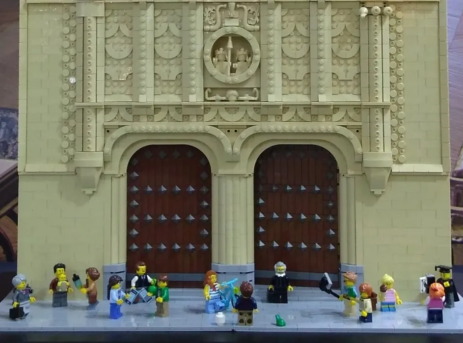 Foto 3 - Original r&eacute;plica con piezas Lego de Fachada Rica de la Universidad de Salamanca