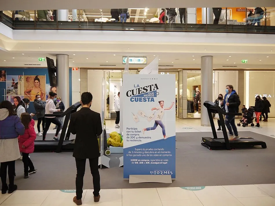 Primer día de rebajas en el CC El Tormes