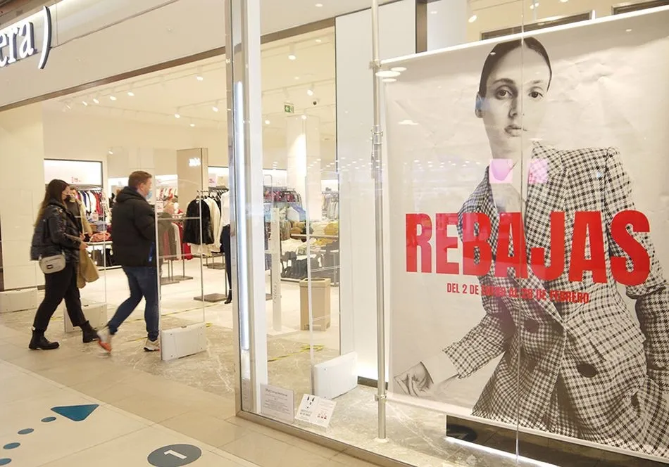 Foto 8 - Primer d&iacute;a de la campa&ntilde;a de rebajas en el Centro Comercial El Tormes&nbsp;