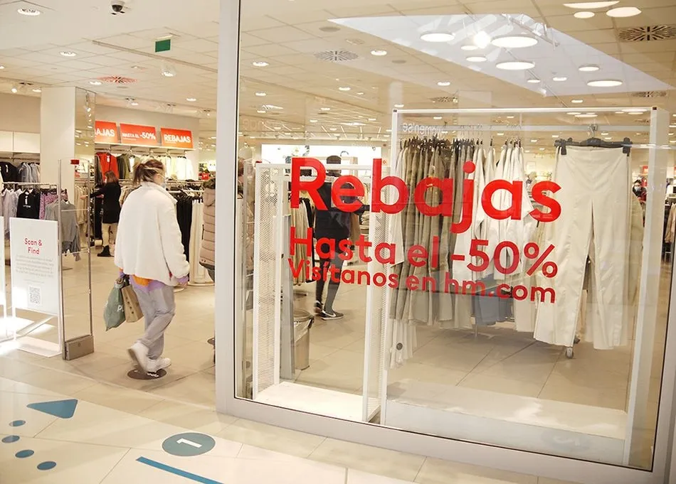 Foto 6 - Primer d&iacute;a de la campa&ntilde;a de rebajas en el Centro Comercial El Tormes&nbsp;