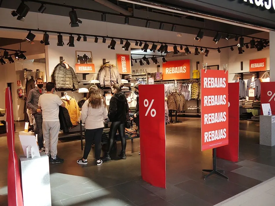 Foto 4 - Primer d&iacute;a de la campa&ntilde;a de rebajas en el Centro Comercial El Tormes&nbsp;