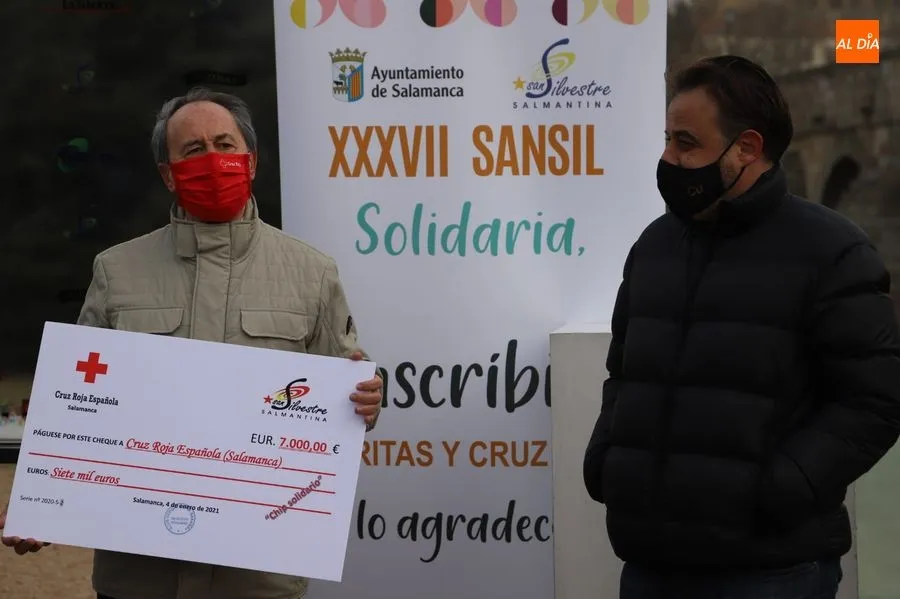 Foto 4 - El Chip Solidario de la San Silvestre Salmantina permite donar 14.000 euros a C&aacute;ritas y Cruz Roja