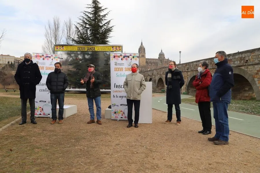 Foto 3 - El Chip Solidario de la San Silvestre Salmantina permite donar 14.000 euros a C&aacute;ritas y Cruz Roja