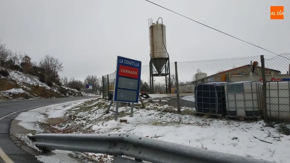 Foto 2 - La acumulaci&oacute;n de hielo en la calzada obliga a cerrar&nbsp;la SA-201 en La Alberca y la SA-203 en El...