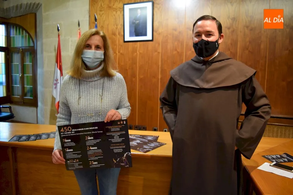 Concepción Miguélez y el Padre Prior Miguel Ángel González durante la presentación de los actos / Pedro Zaballos