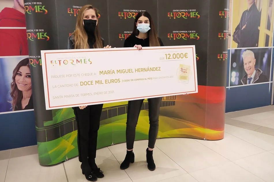 El Centro Comercial El Tormes entrega el premio de 12.000 euros al año para compras