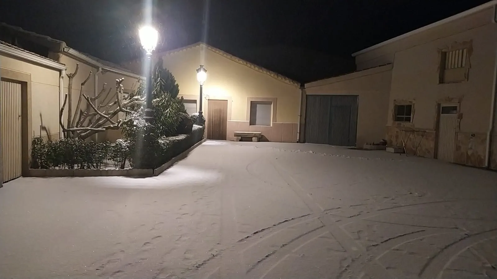 Foto 3 - La comarca recibe la primera nevada del a&ntilde;o