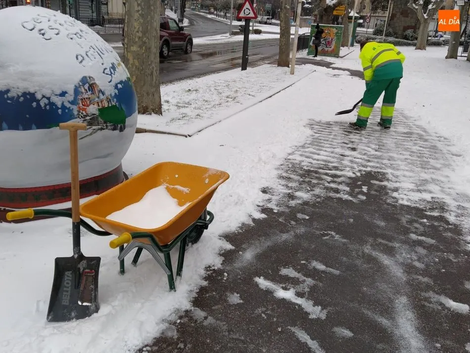 Foto 3 - Numerosas incidencias debido a la presencia de nieve y hielo en las calles