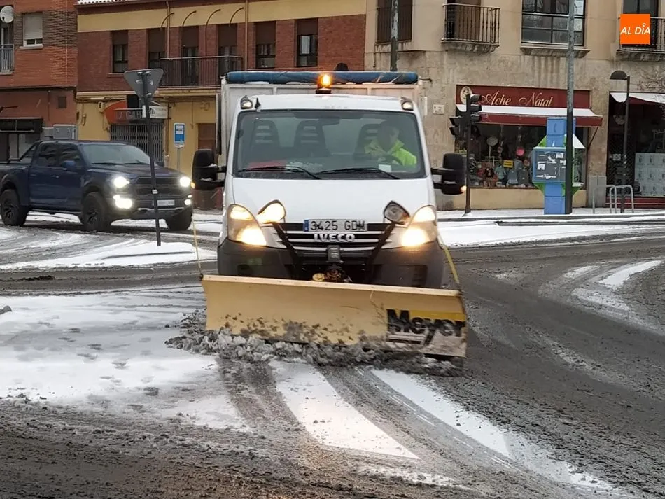 Foto 2 - Numerosas incidencias debido a la presencia de nieve y hielo en las calles