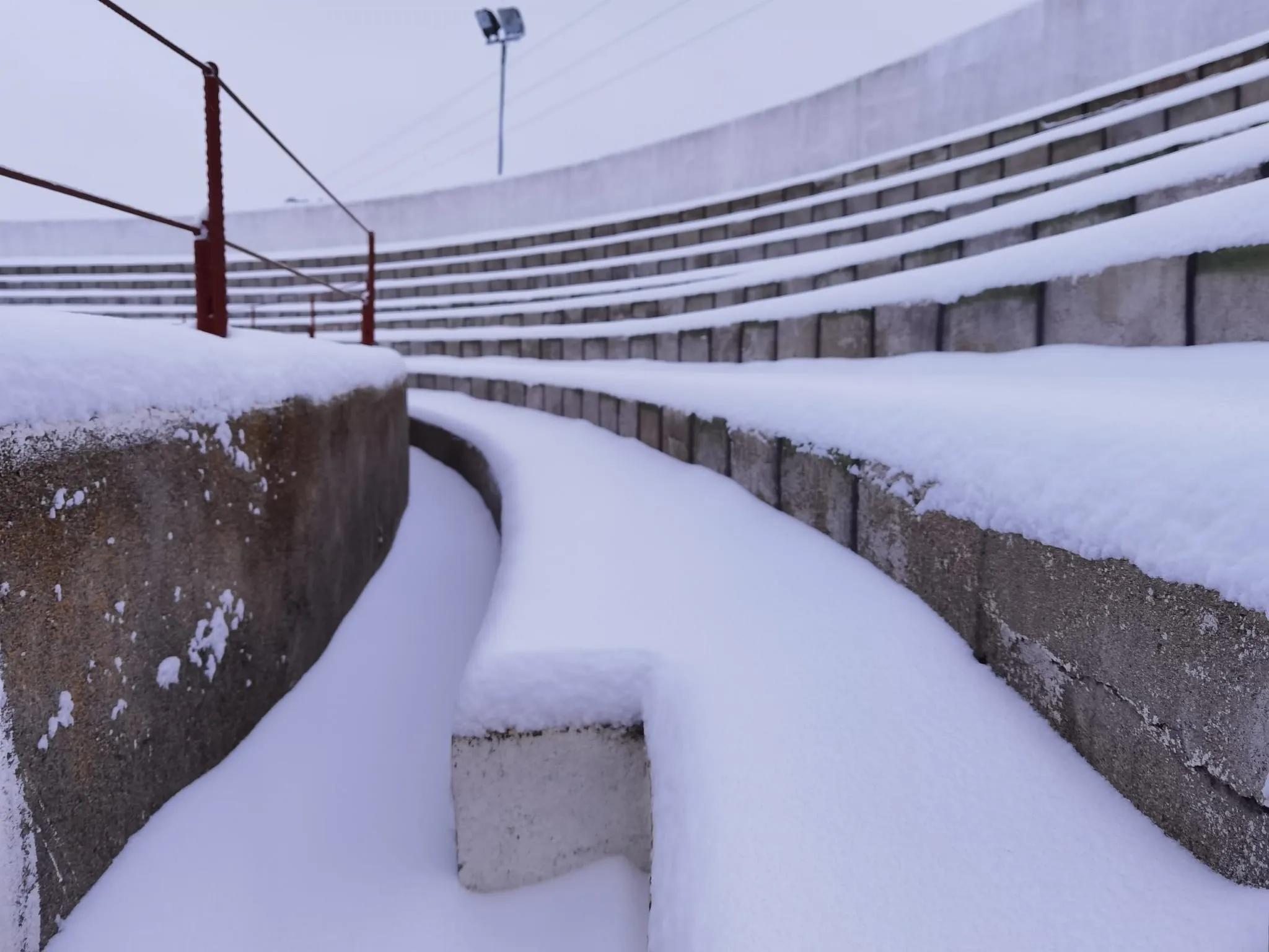 Foto 4 - Los Ayuntamientos piden a sus vecinos precauci&oacute;n con el hielo