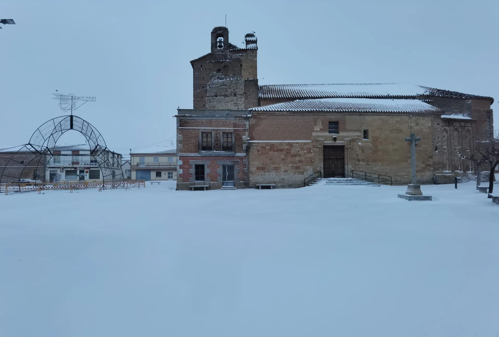 Foto 3 - Los Ayuntamientos piden a sus vecinos precauci&oacute;n con el hielo