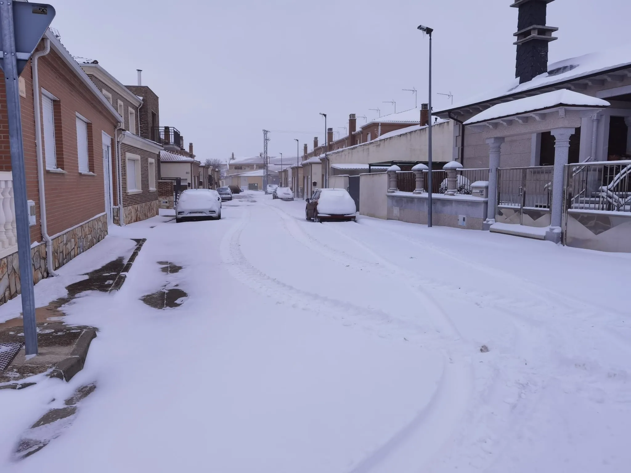 Foto 2 - Los Ayuntamientos piden a sus vecinos precauci&oacute;n con el hielo