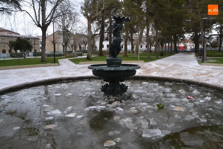 Foto 9 - Las fuentes reflejan con hielo las g&eacute;lidas temperaturas de los &uacute;ltimos d&iacute;as  
