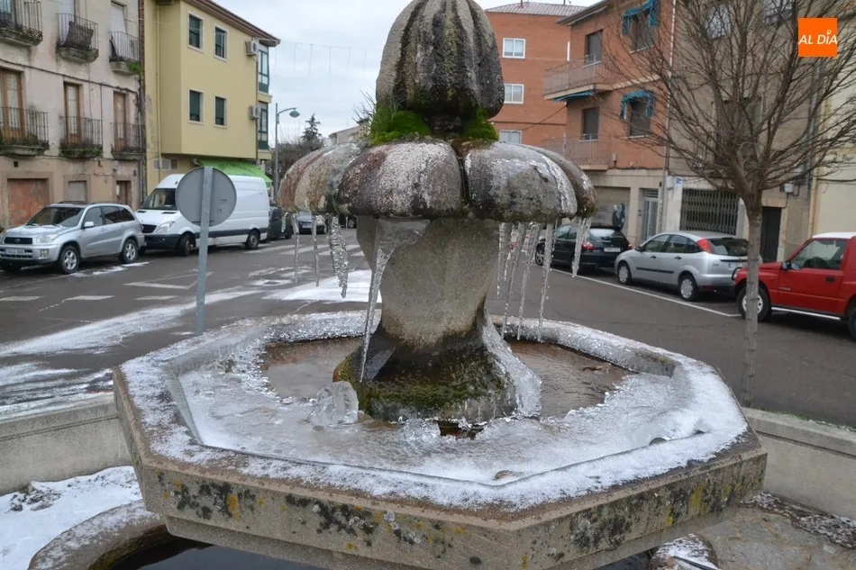 Las fuentes reflejan con hielo las gélidas temperaturas de los últimos días  